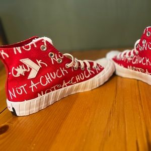 Mens size 7 converse